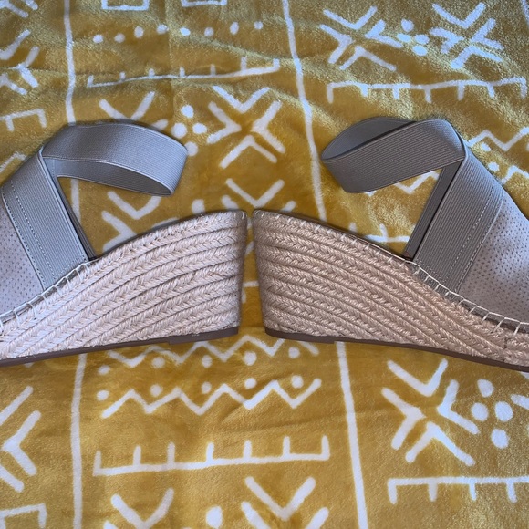 Gentle Souls. Colleen Espadrille wedge shoe. Virtually new condition! Sz 9.5 - Picture 9 of 13